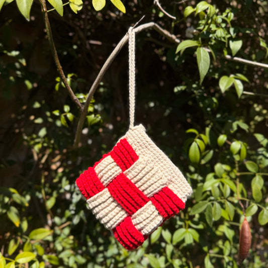 Woven Charm Crochet Wristlet Bag — Red and Cream Basket Weave Mini Purse